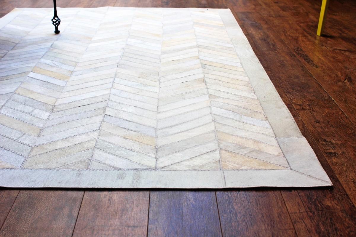 Ivory Crest Cowhide Chevron Patchwork Rug