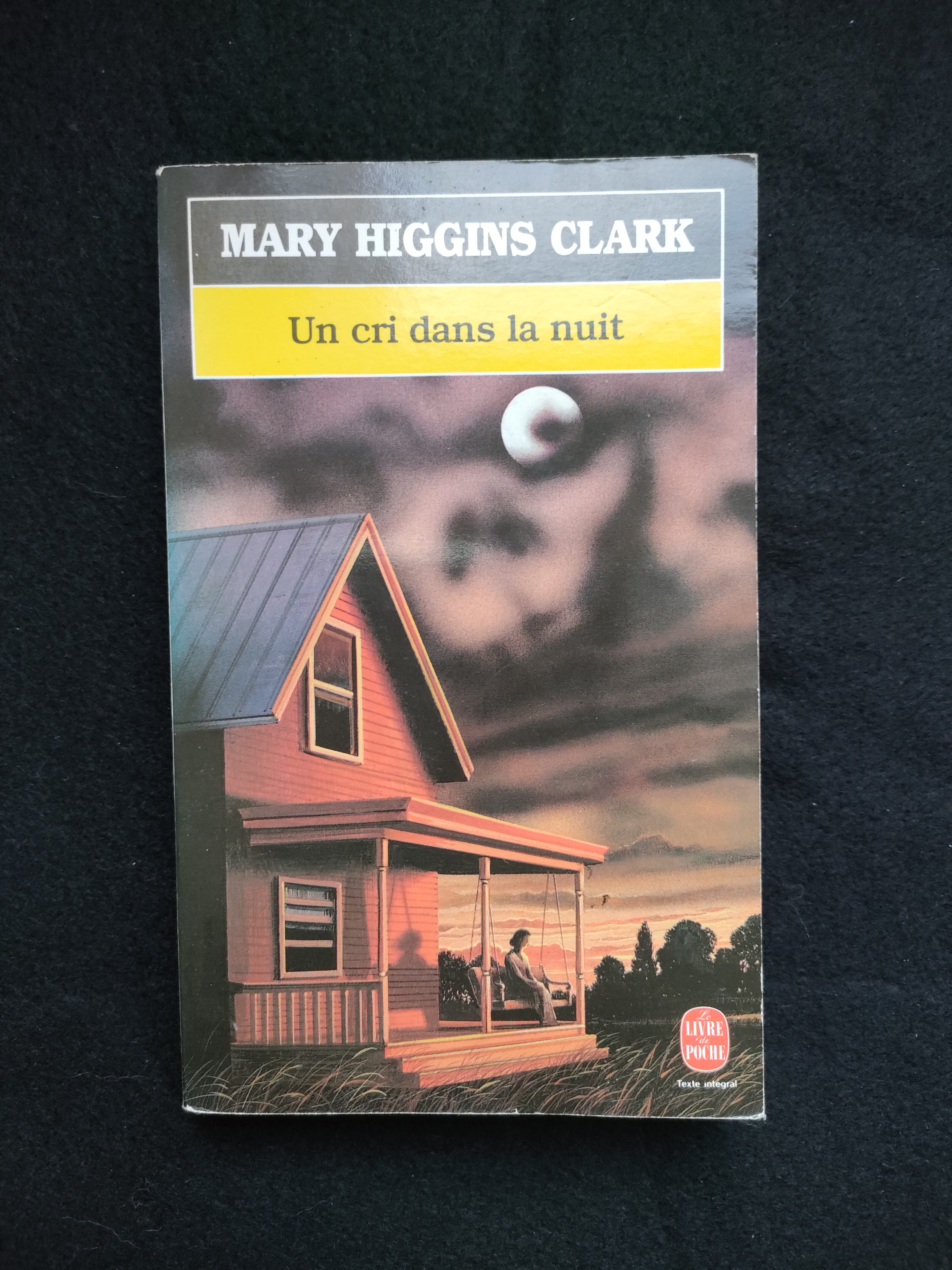 Un Cri dans la Nuit ~ Mary Higgins Clark