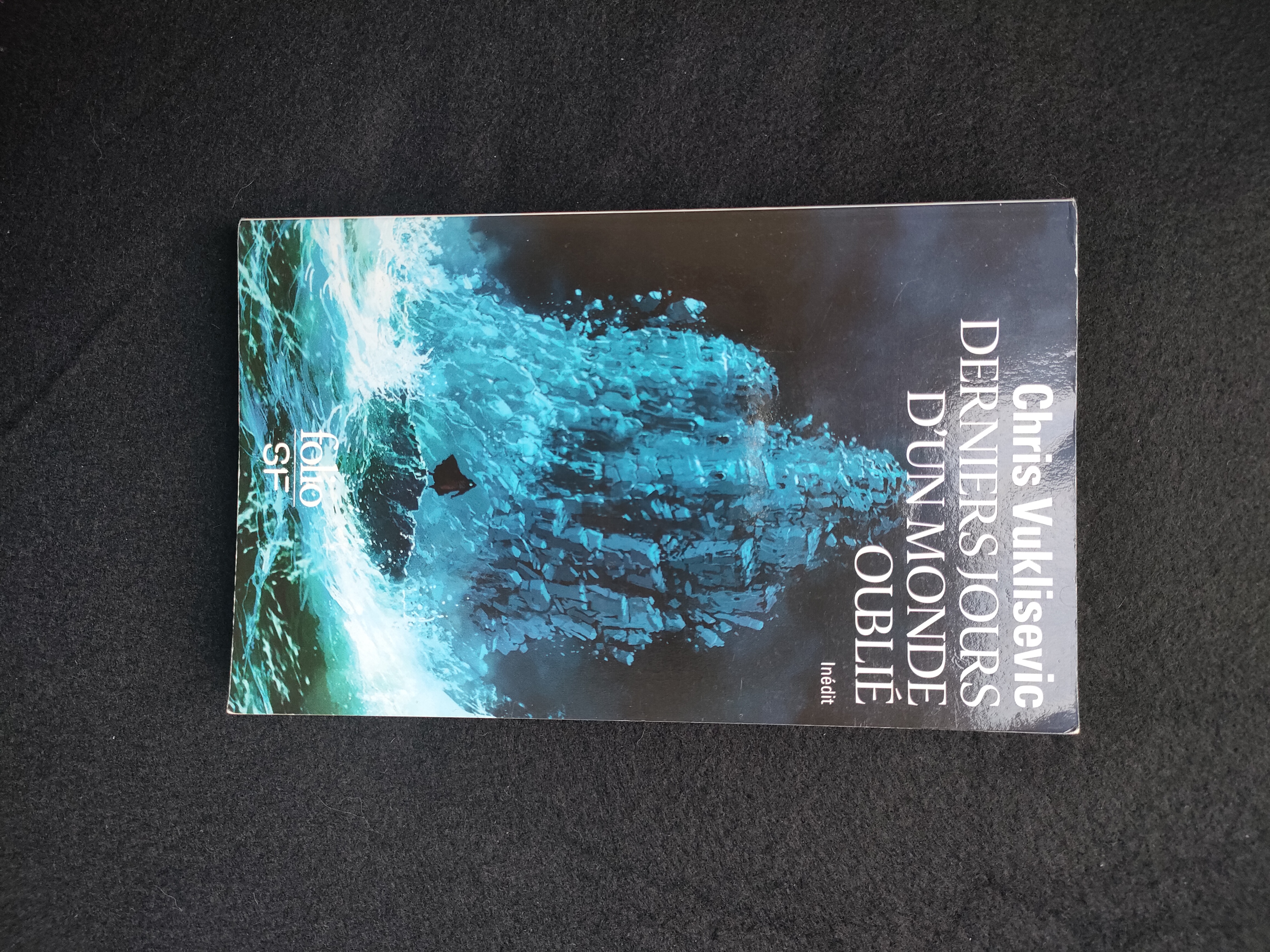 Derniers Jours d'Un Monde Oublié ~ Chris Vuklisevic