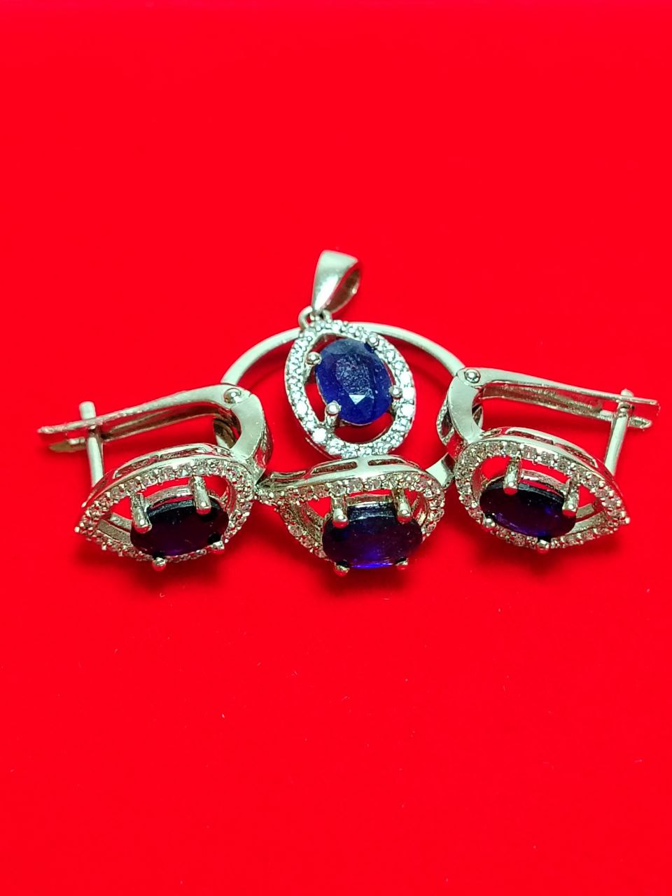 Conjunto de joyería con zafiros