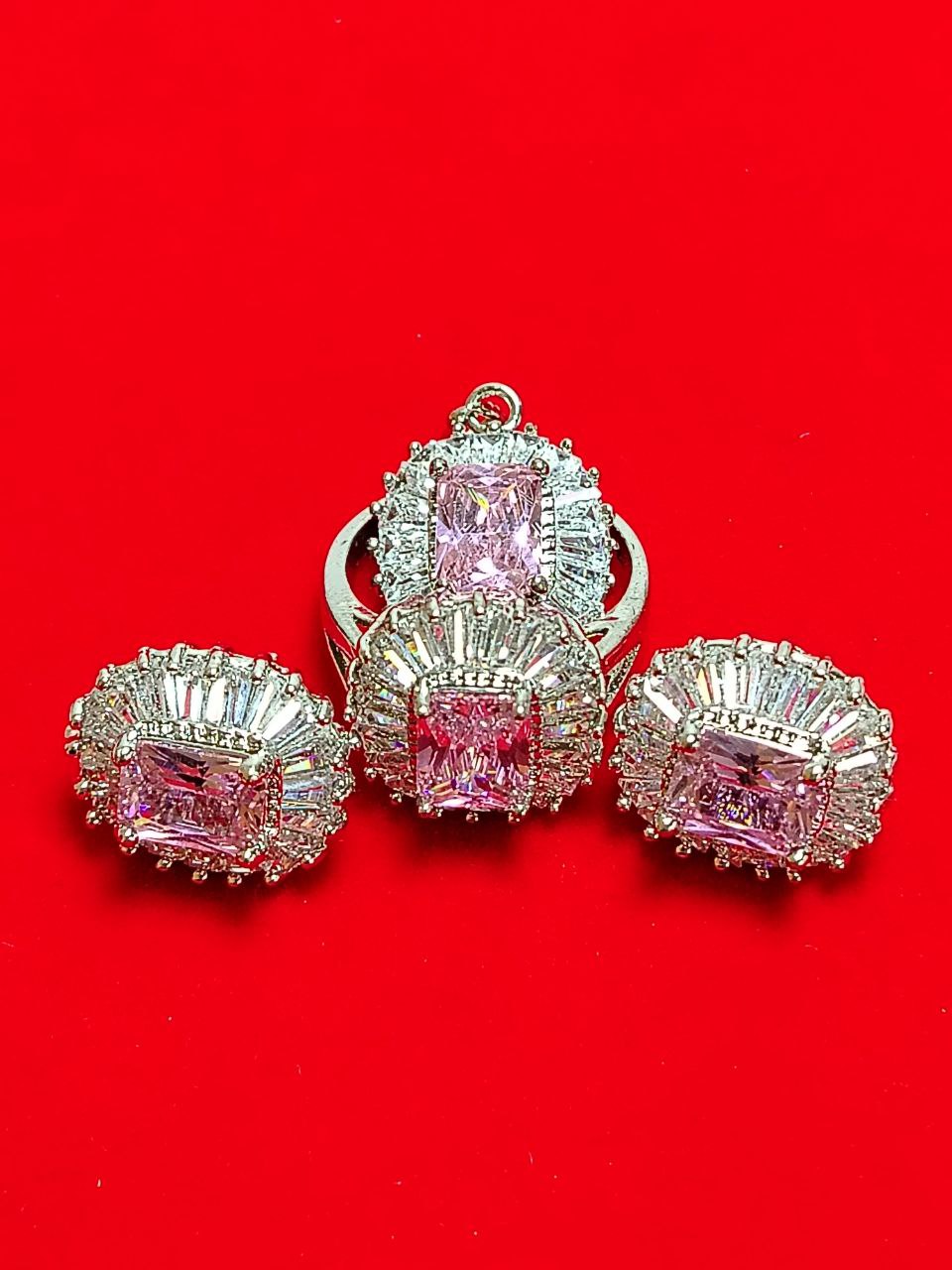 Juego de joyas con piedras rosas