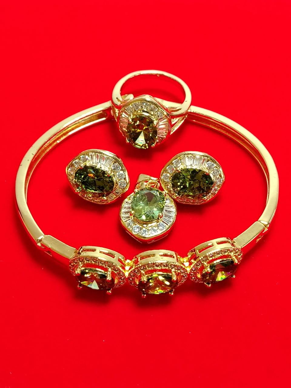 Juego de joyería con gemas
