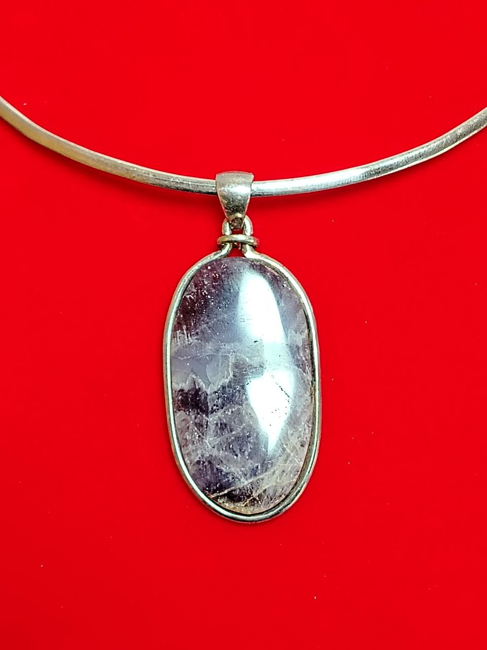 Collar con colgante de piedra