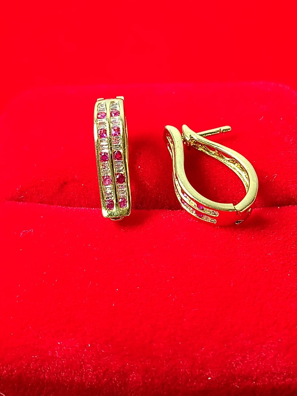 Pendientes de oro con piedras preciosas