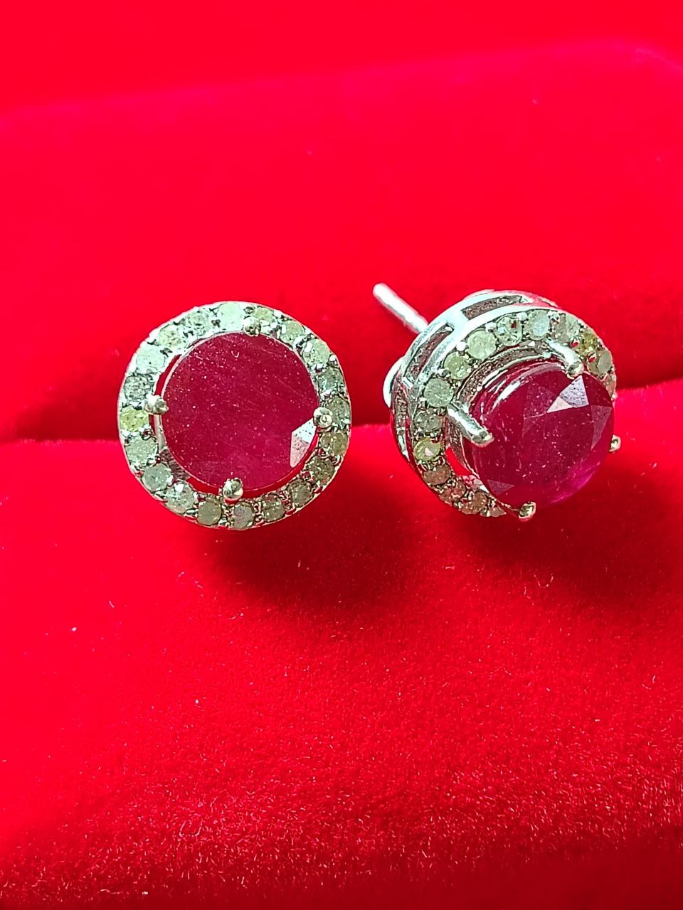 Pendientes de rubí