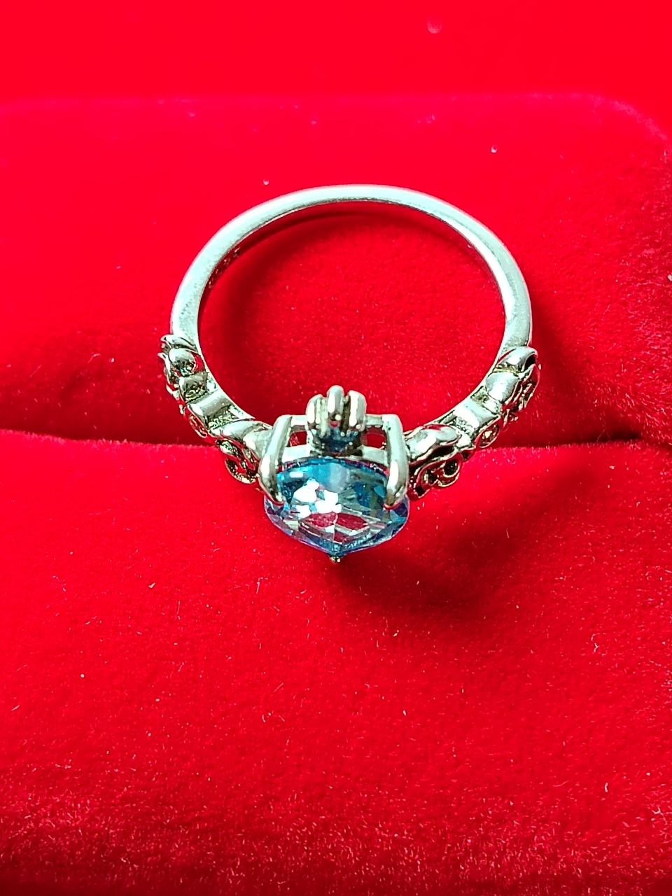 Anillo de plata con piedra topacio azul T 5.5