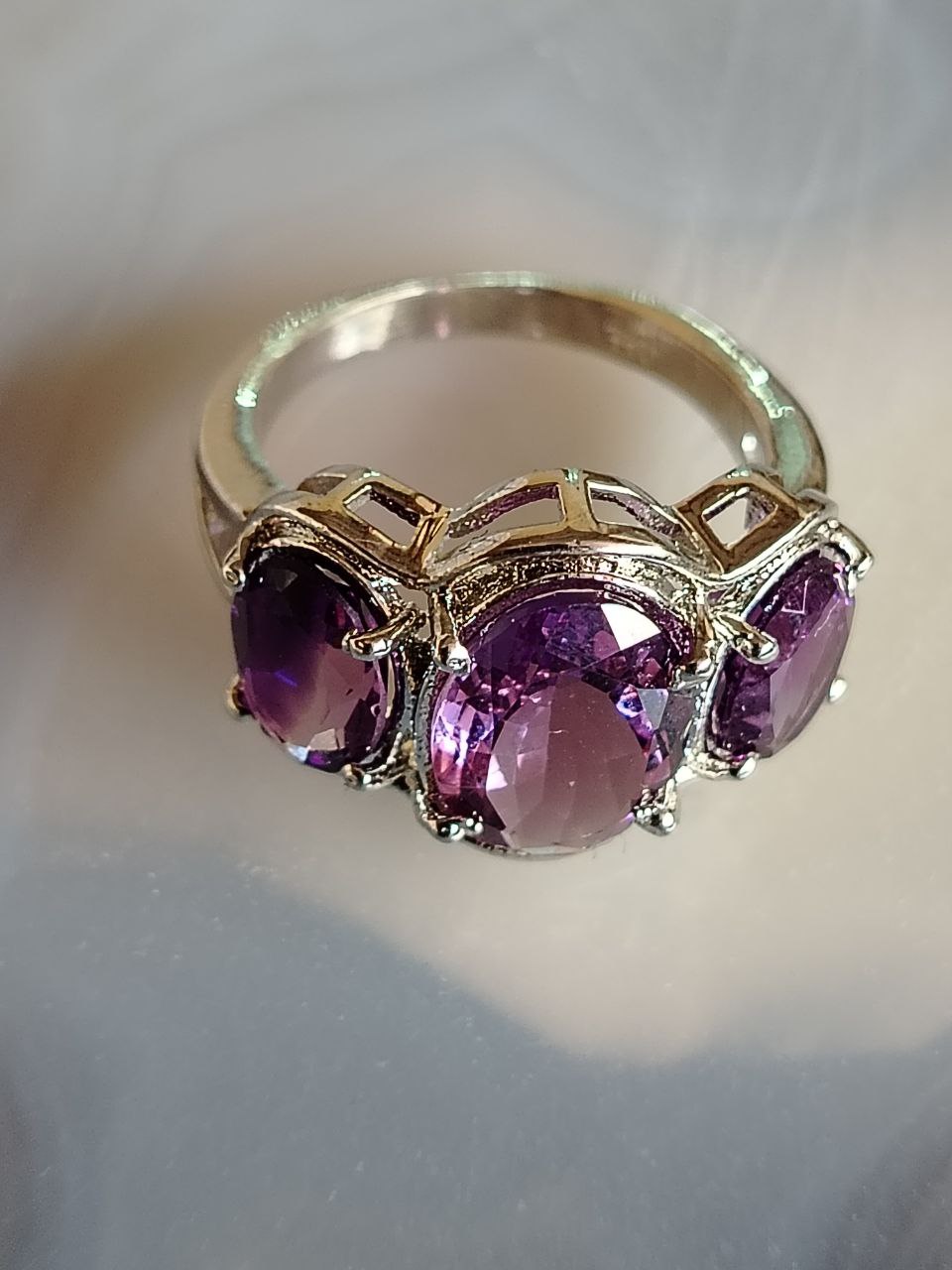 Anillo de plata con amatistas
