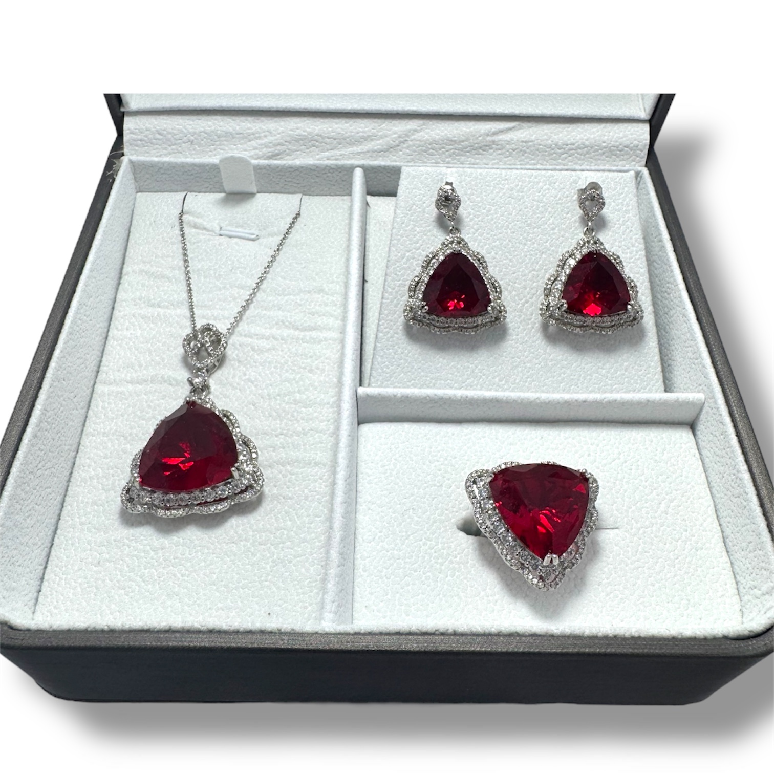 Juego de joyas con rubíes 