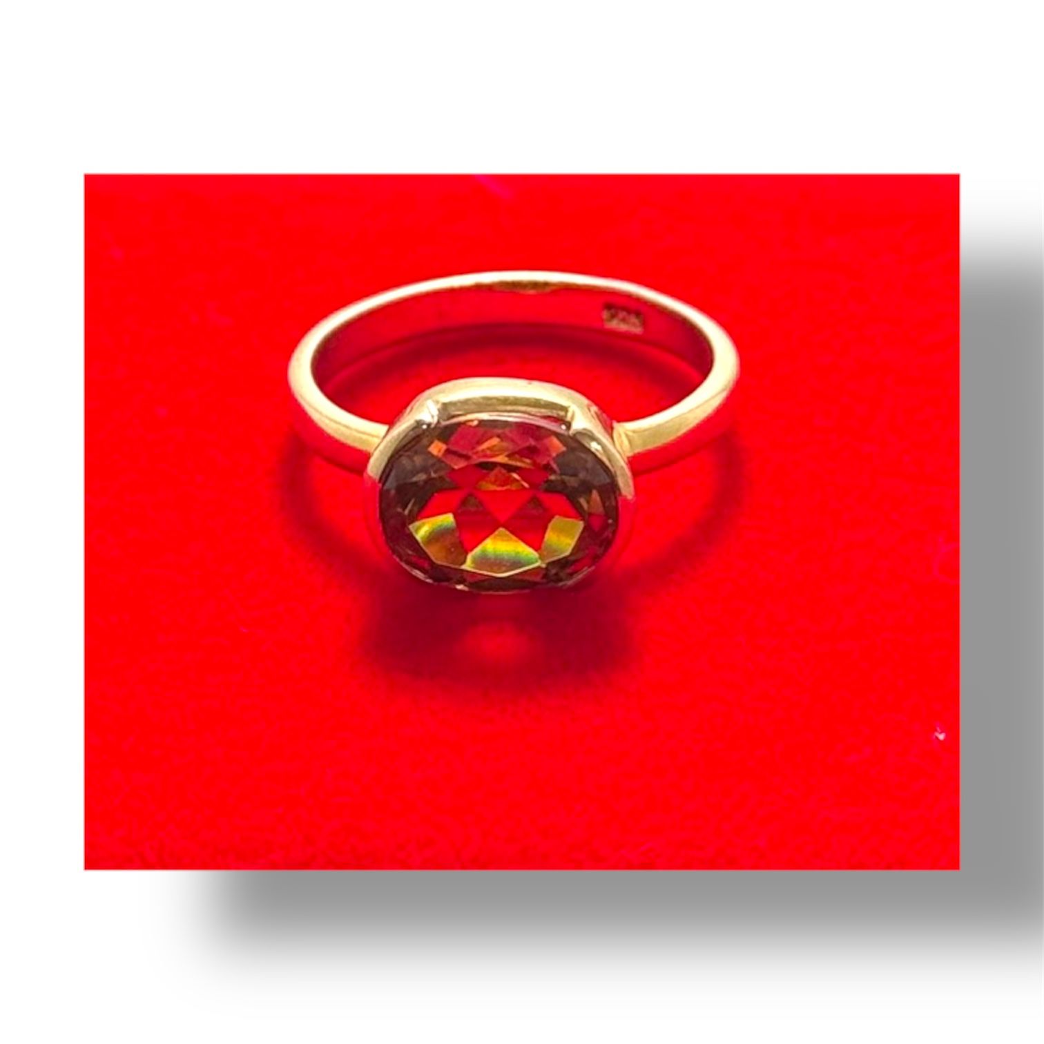 Anillo de plata con piedra preciosa Zultanita