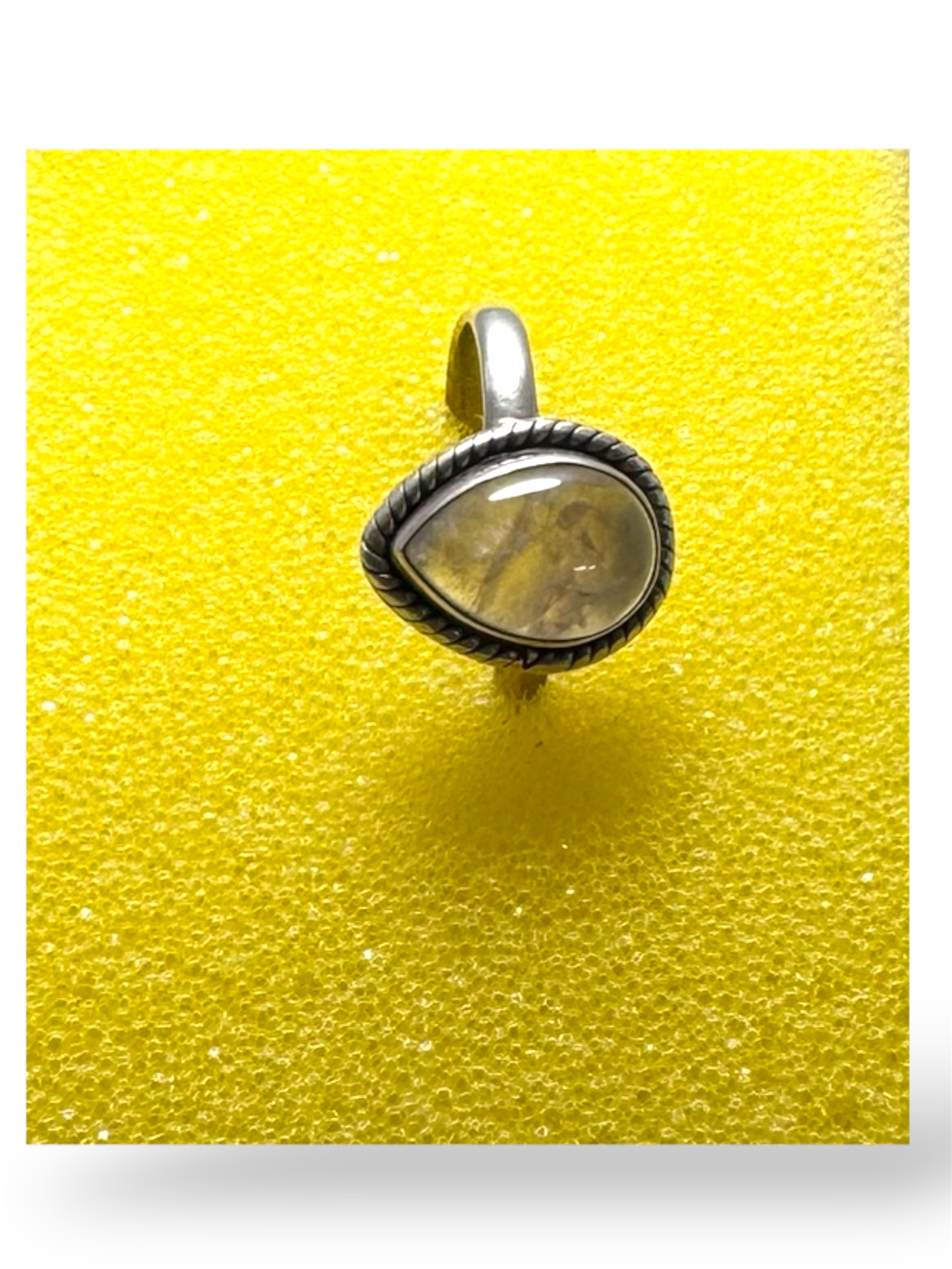 Anillo con piedra de Cuarzo 
