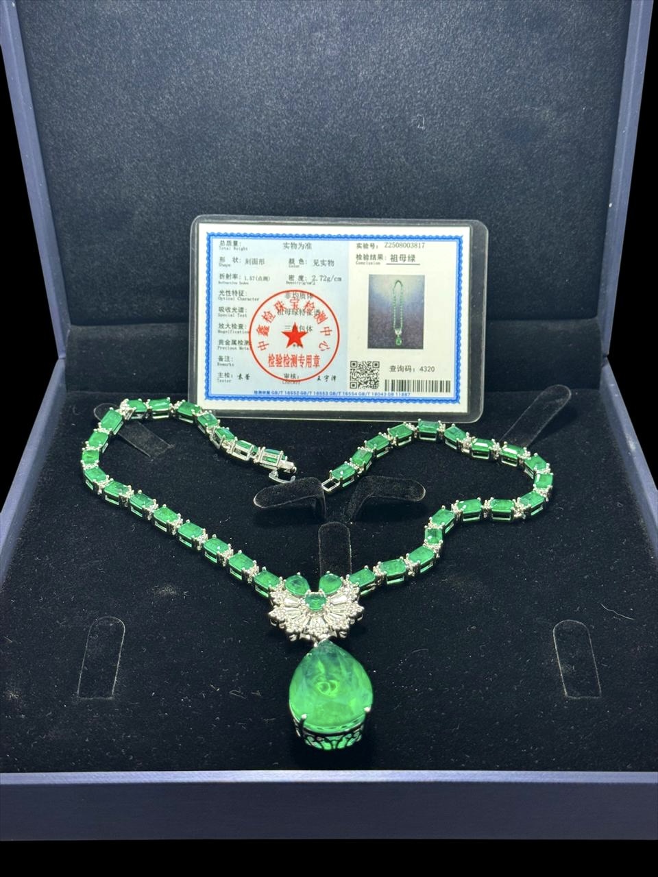 Collar de esmeralda