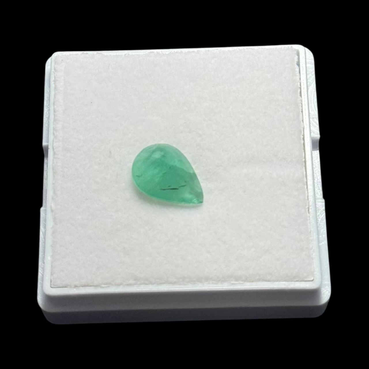 Esmeralda en forma de lágrima W 2.27 Ct