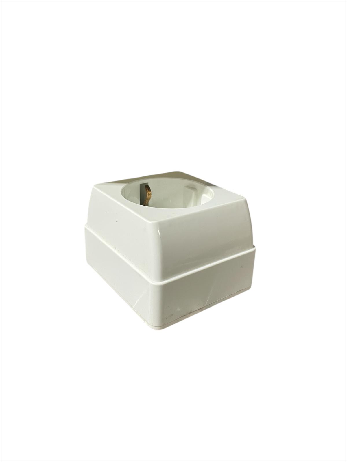 Tomacorriente Schuko