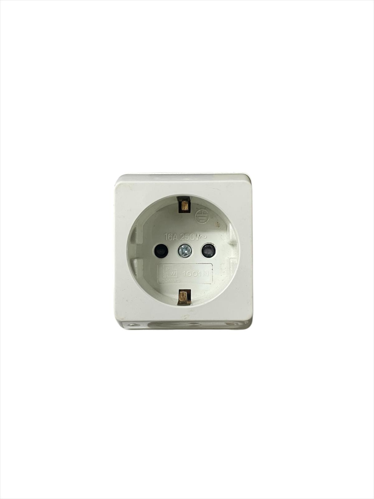 Tomacorriente Schuko