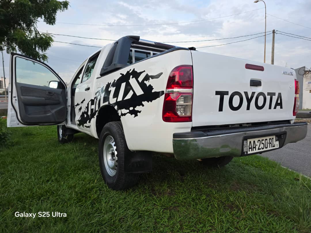 TOYOTA HILUX 4X4 Année 2012 Boite Manuelle  Intérieur tissu Alcantara  Énergie GAS-OIL  Option 4x4  Kilométrage 180.xxx km Clime d’Origine Vendu avec les documents  TTC  DISPONIBLE 
