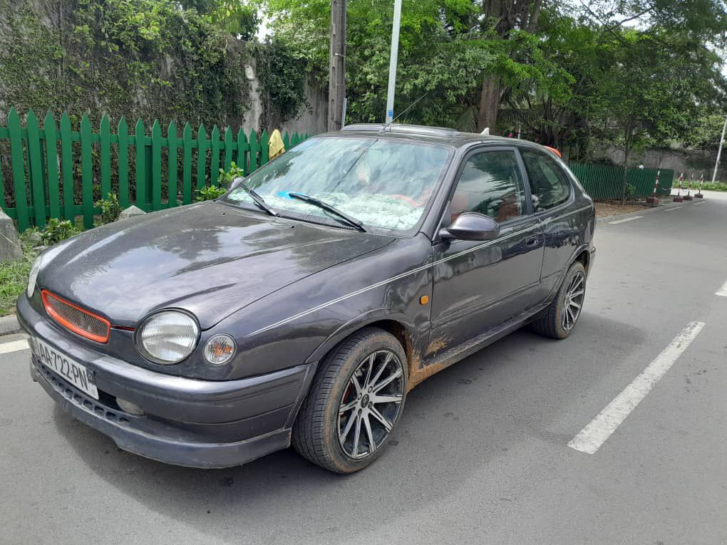 Toyota Eto’o  2 Portières Manuelle Essence Climatisée 4 Cylindres Papier à jour