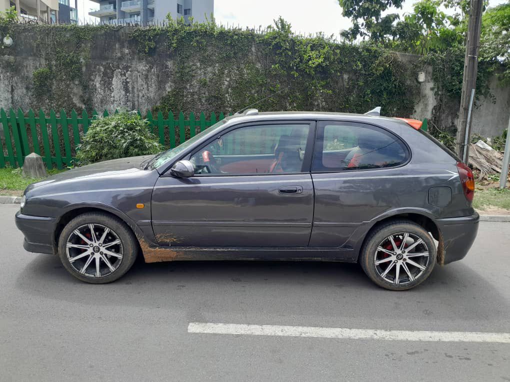 Toyota Eto’o  2 Portières Manuelle Essence Climatisée 4 Cylindres Papier à jour