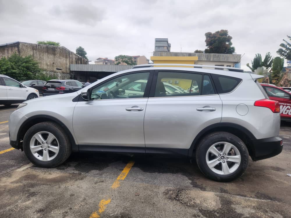 Toyota RAv4 Année 2016 moteur gasoil tout papier a jour