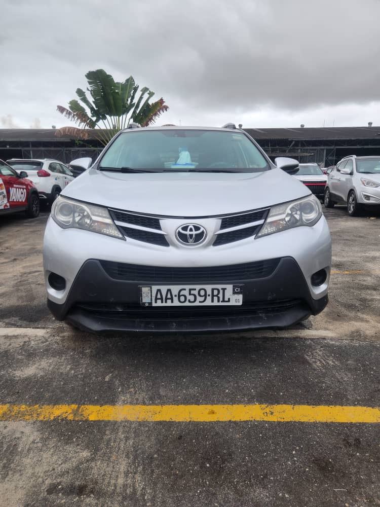 Toyota RAv4 Année 2016 moteur gasoil tout papier a jour