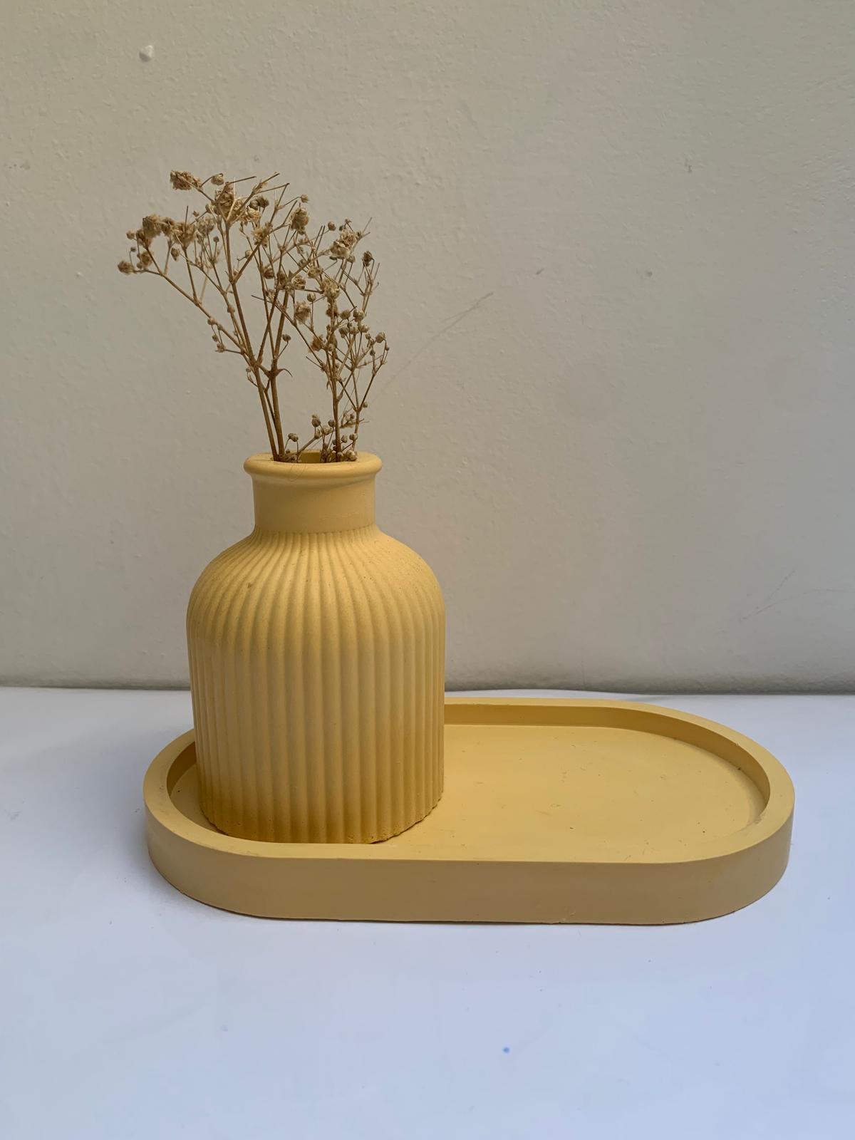 🌿 Vase Décoratif Artisanal en Pierre Blanche – Avec Plateau Assorti (Fait Main)