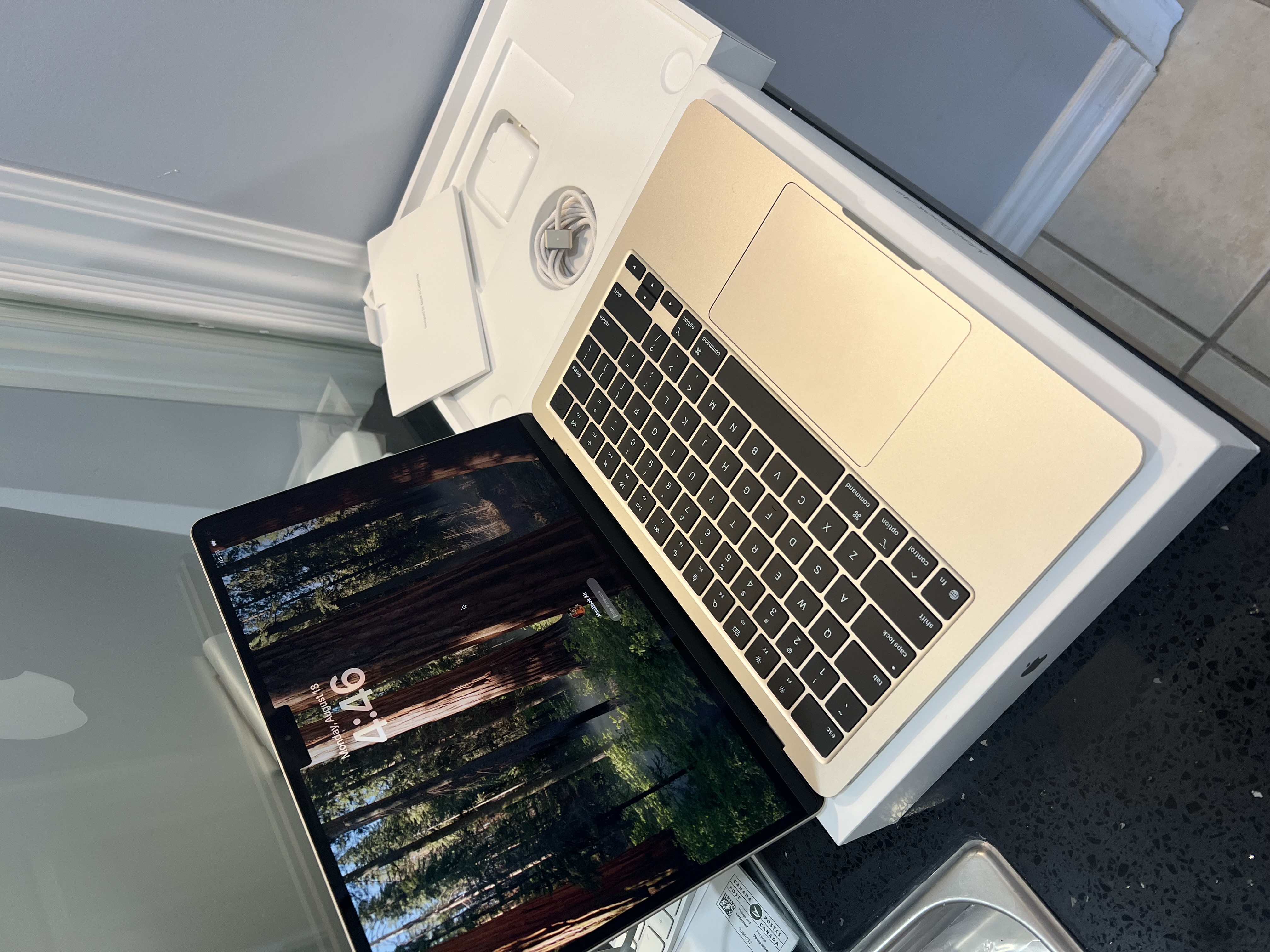 2025 MacBook Air M4 with AppleCare Aug 2026