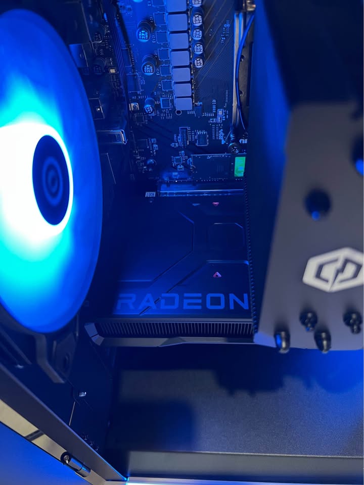 2025 NEW Gaming PC AMD 8GB GPU Ryzen 7 8700F w/Ai 5.0Ghz + 27" 180Hz Curved Monitor