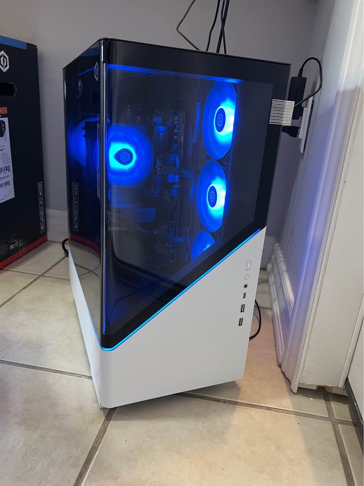 2025 NEW Gaming PC AMD 8GB GPU Ryzen 7 8700F w/Ai 5.0Ghz + 27" 180Hz Curved Monitor