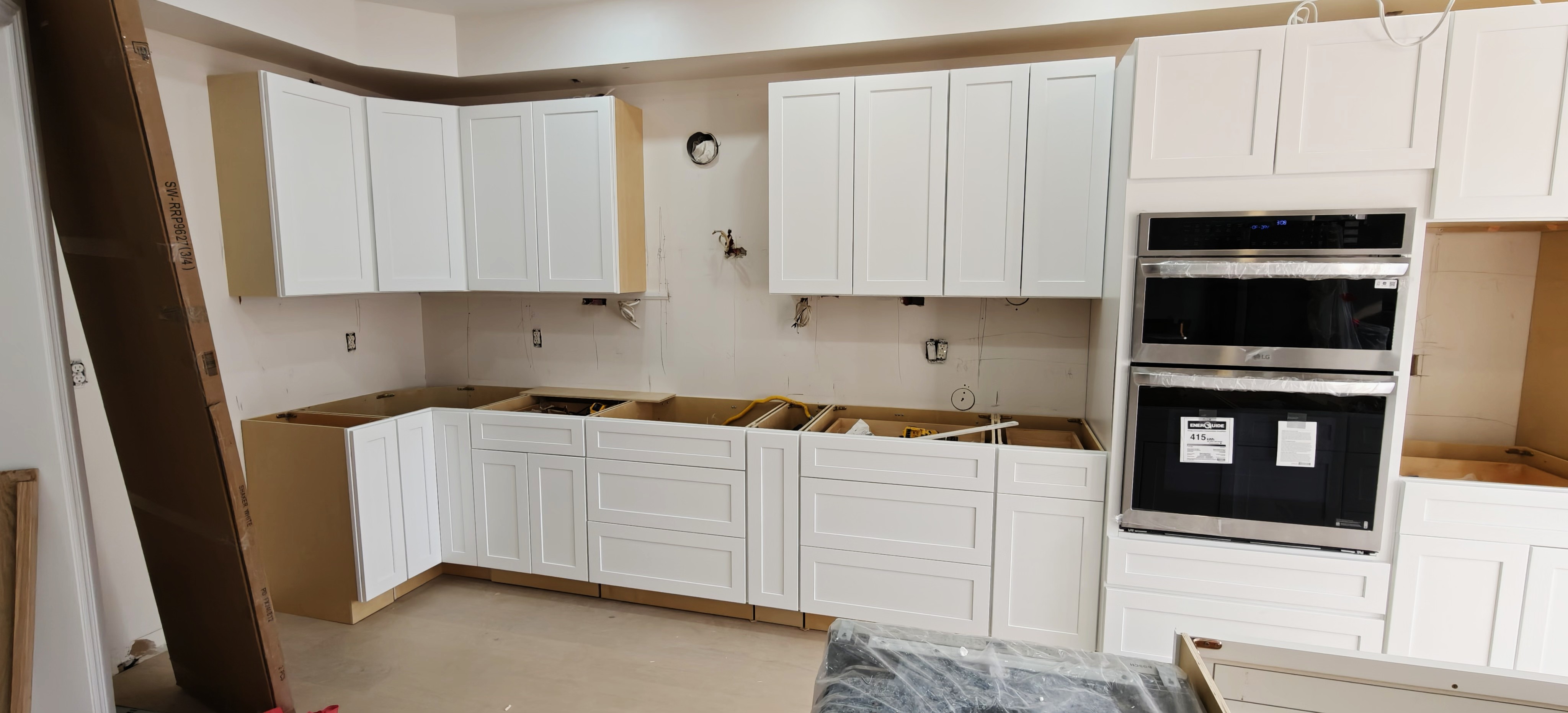 solid wood kitchen cabinet and quartz countertop