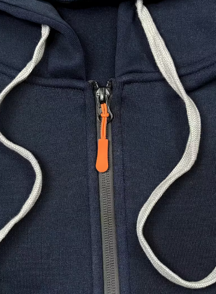SUDADERA CON CAPUCHA AZUL CON CIERRE NARANJA