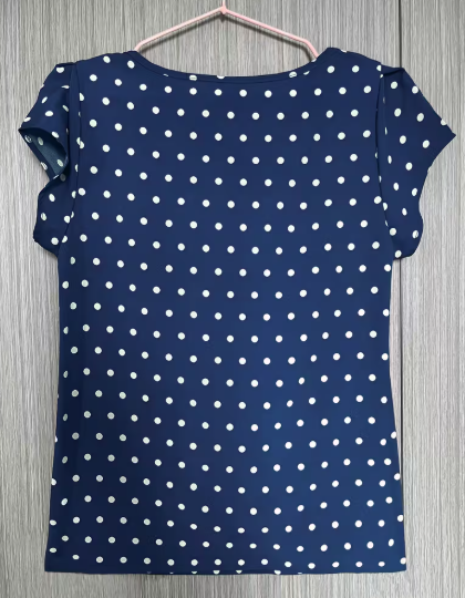 BLUSA AZUL CON LUNARES BLANCOS