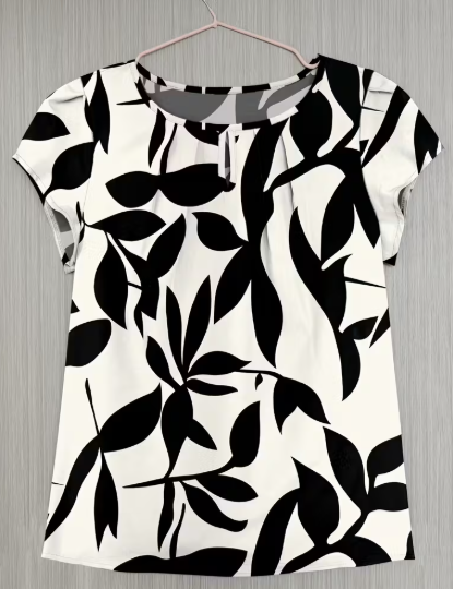 BLUSA BLANCA CON HOJAS NEGRAS