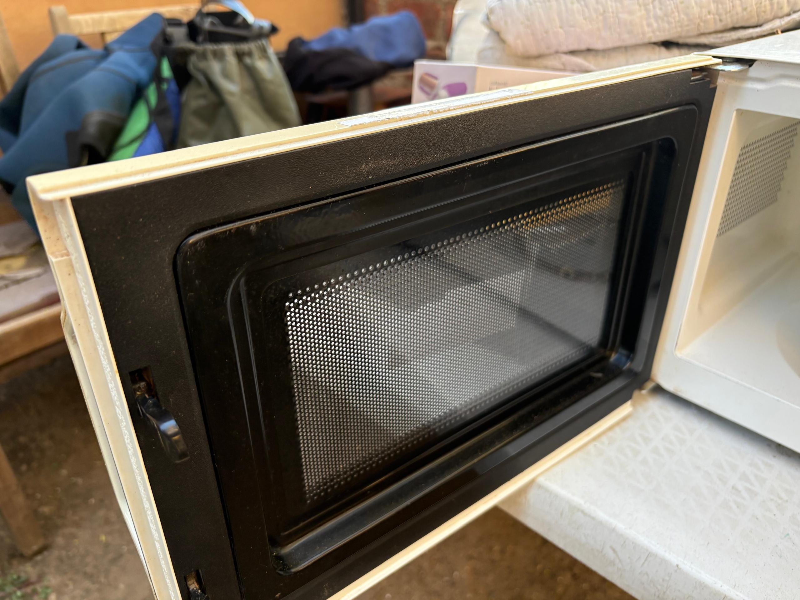 Logik Microwave Oven