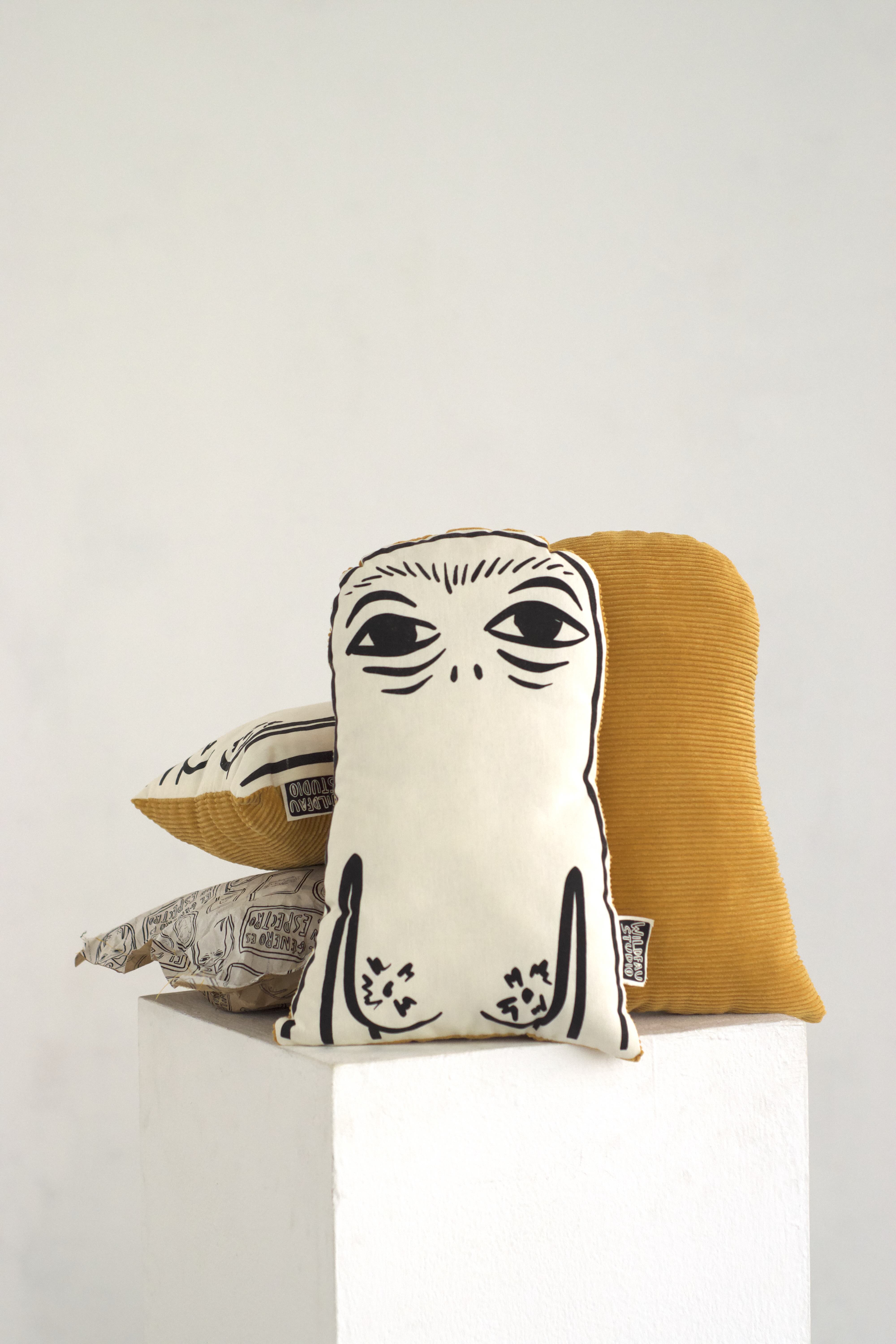 Sisant Pillow