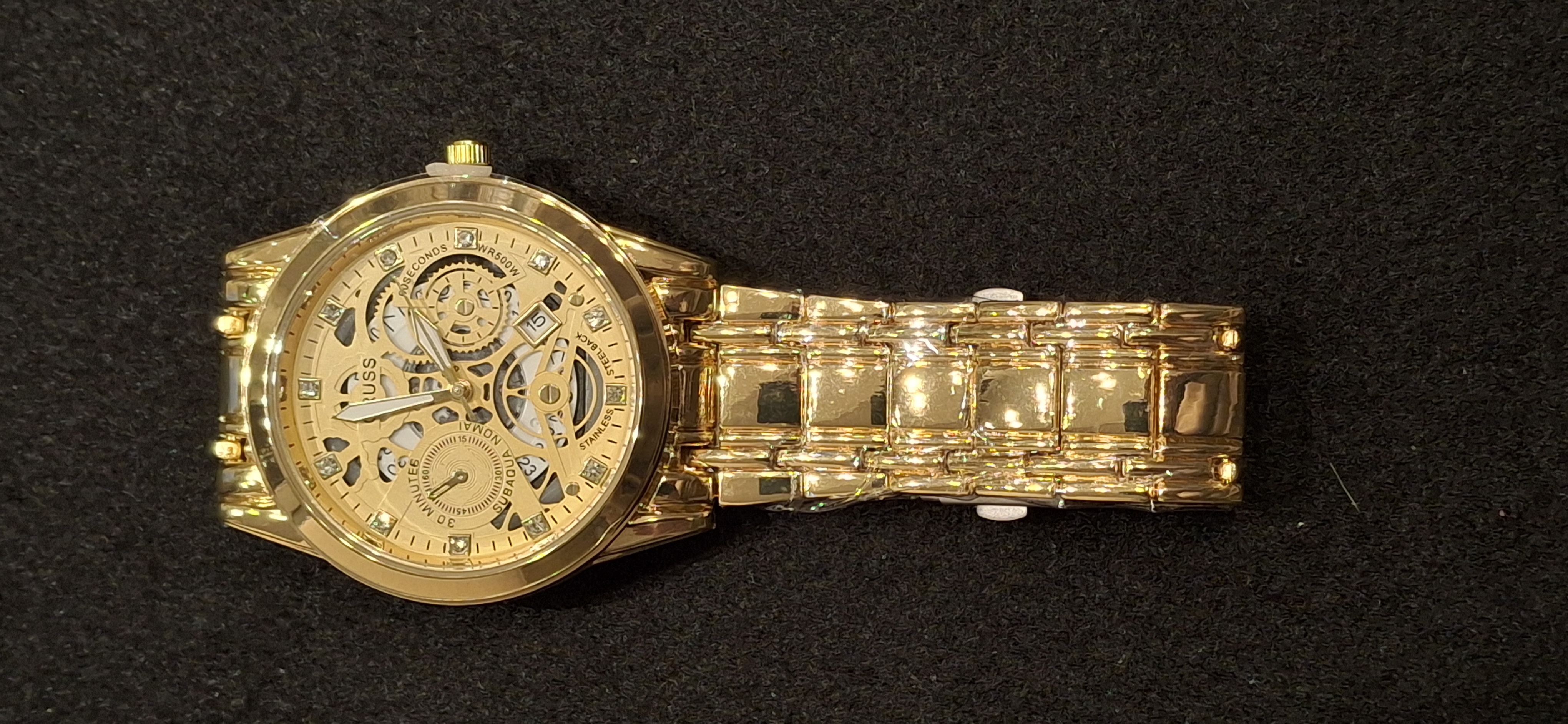 Montre squelette couleur dorée