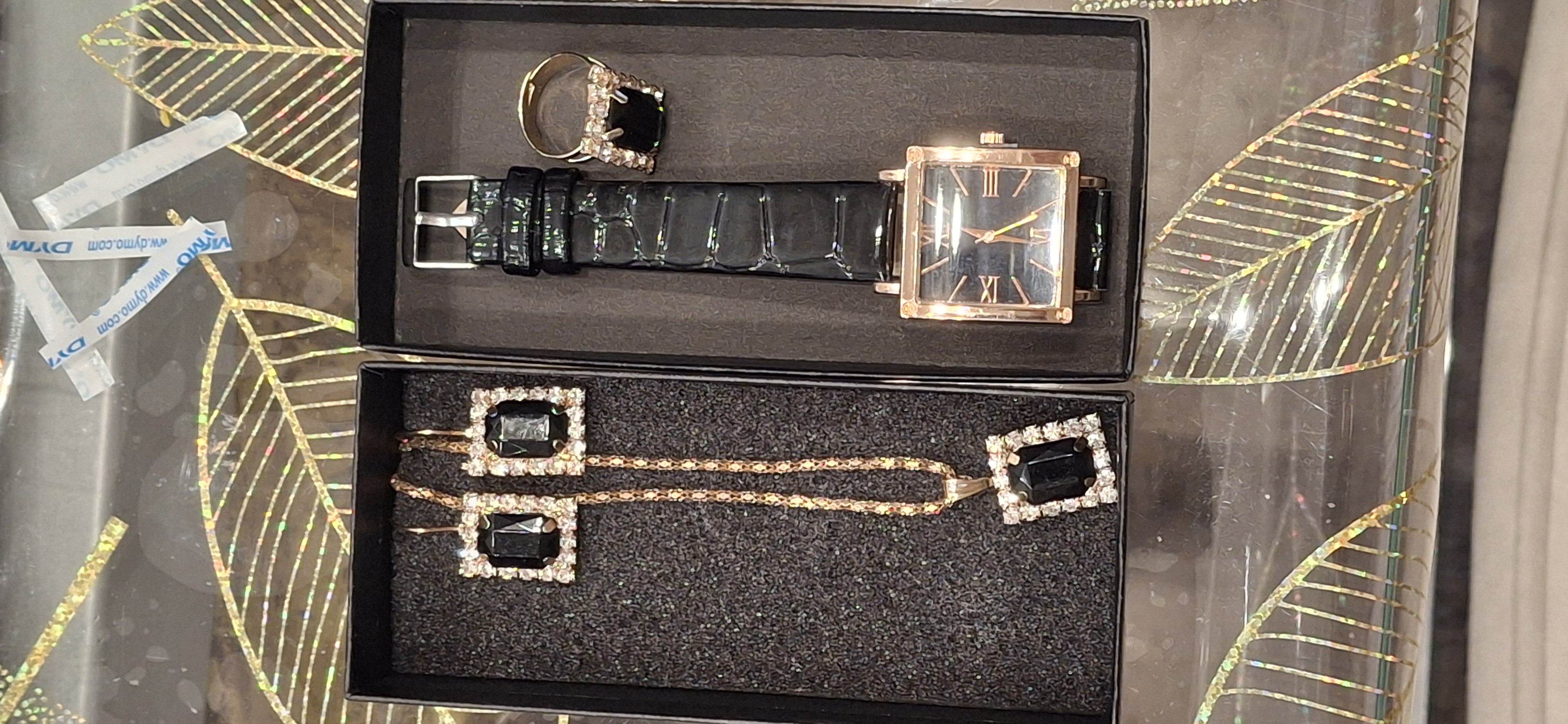 Ensemble montre et bijoux élégants