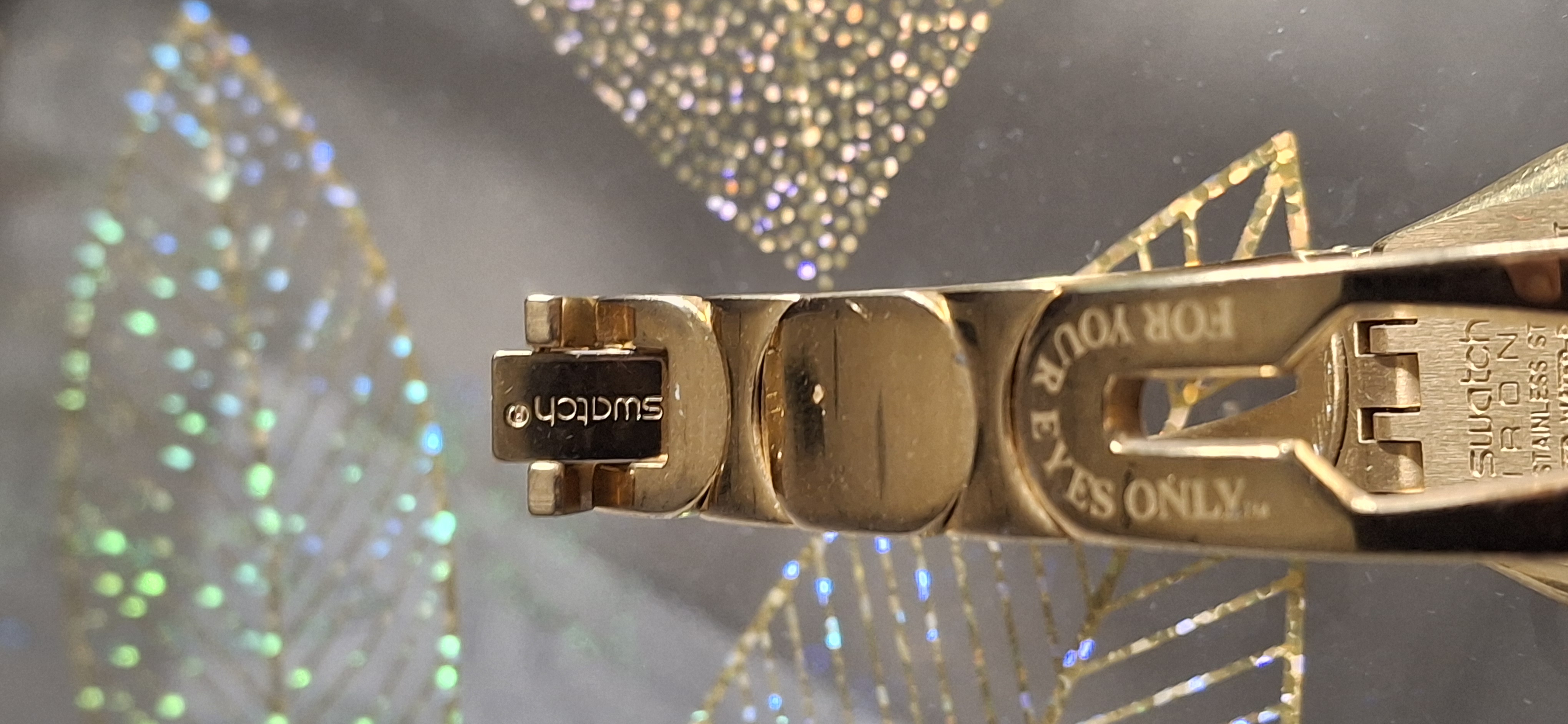 Montre Swatch dorée