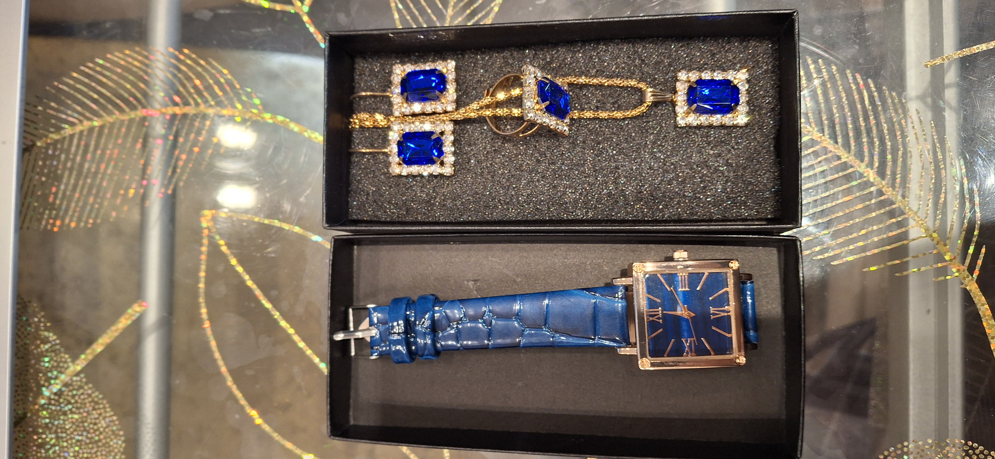 Ensemble montre et bijoux bleu