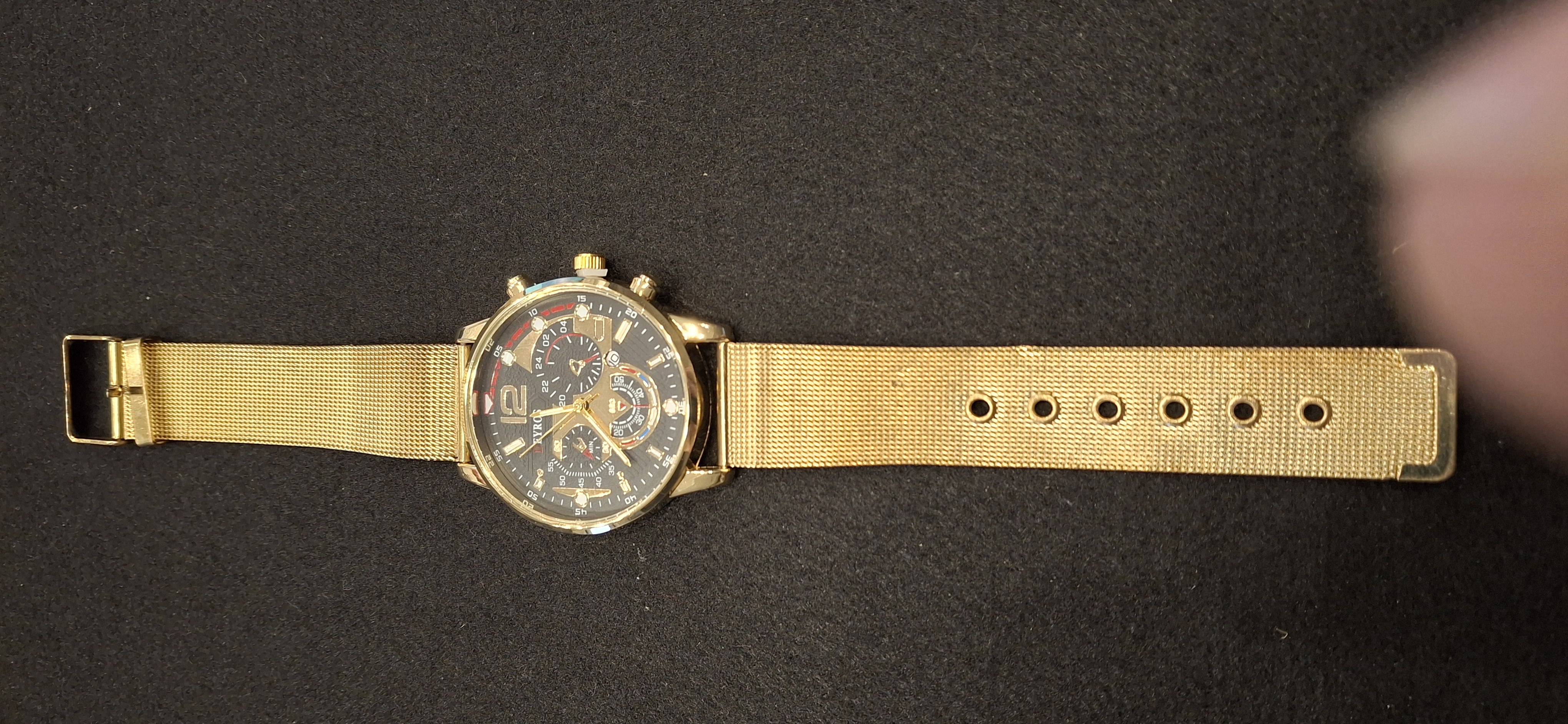 Montre homme couleur dorée 