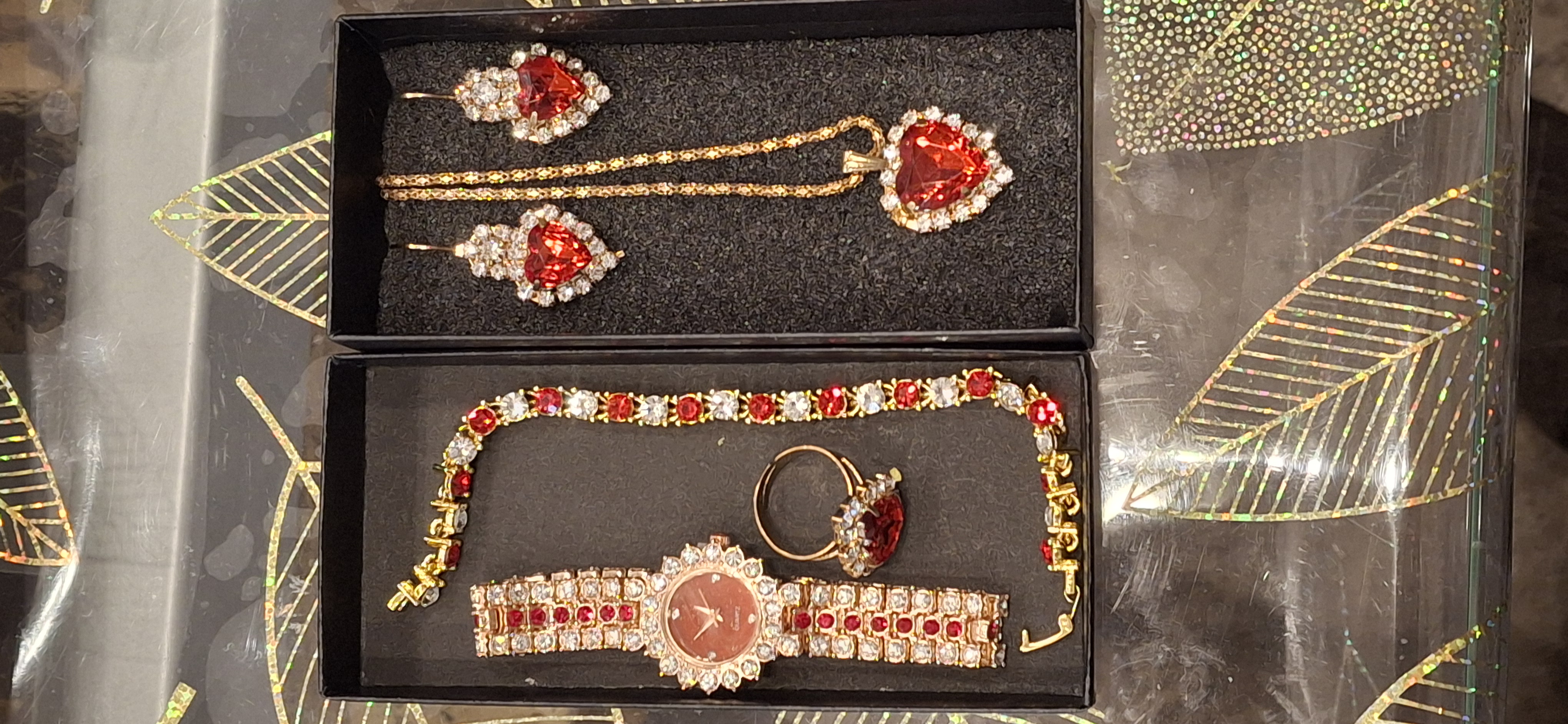 Parure de bijoux en pierres rouges