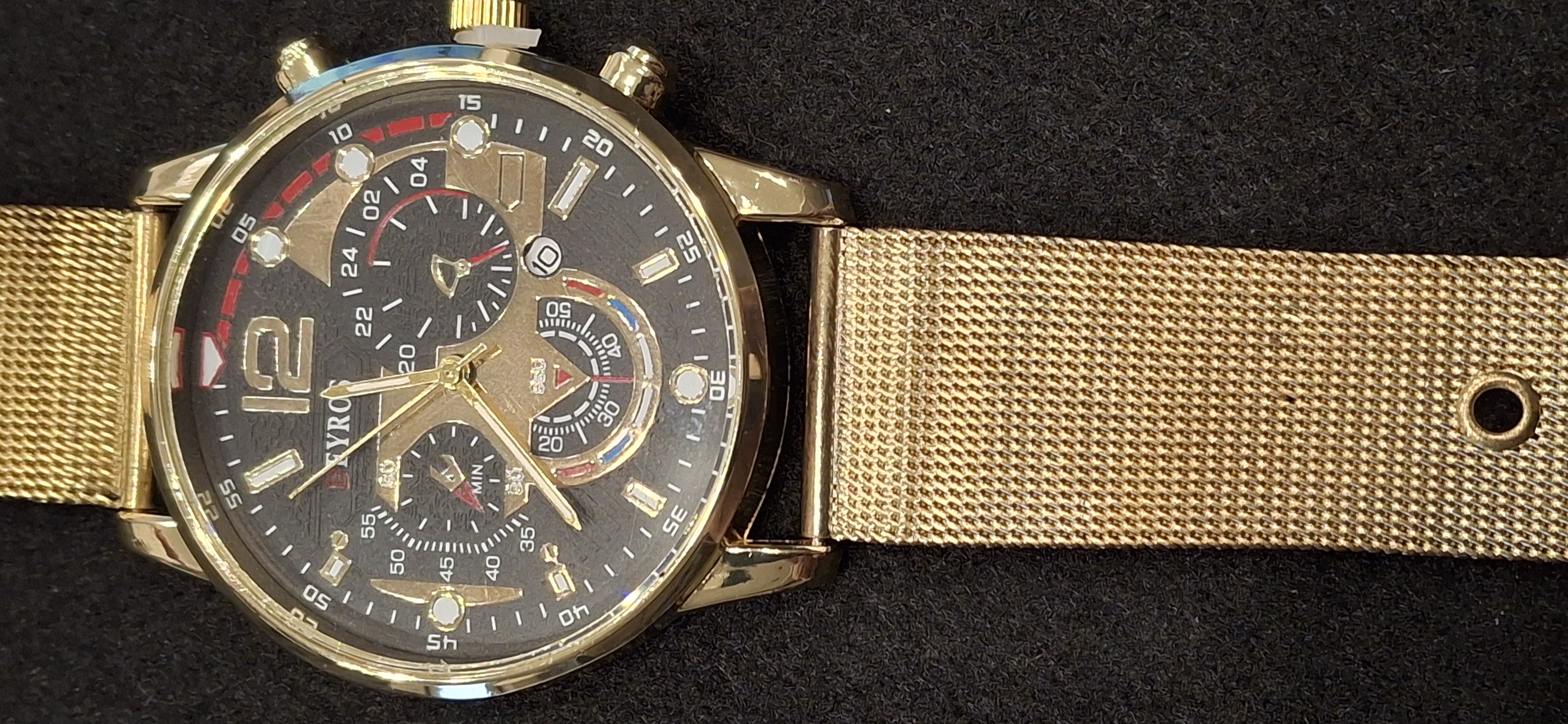 Montre homme couleur dorée 