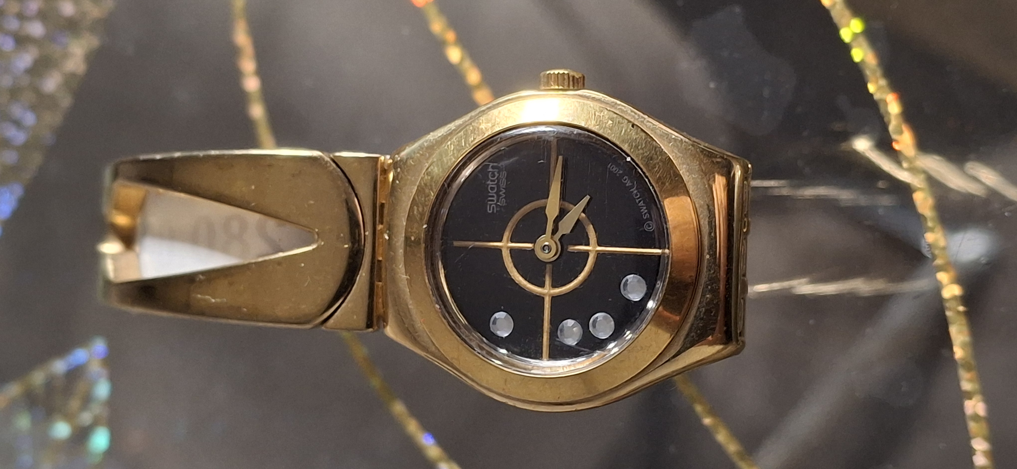 Montre Swatch dorée