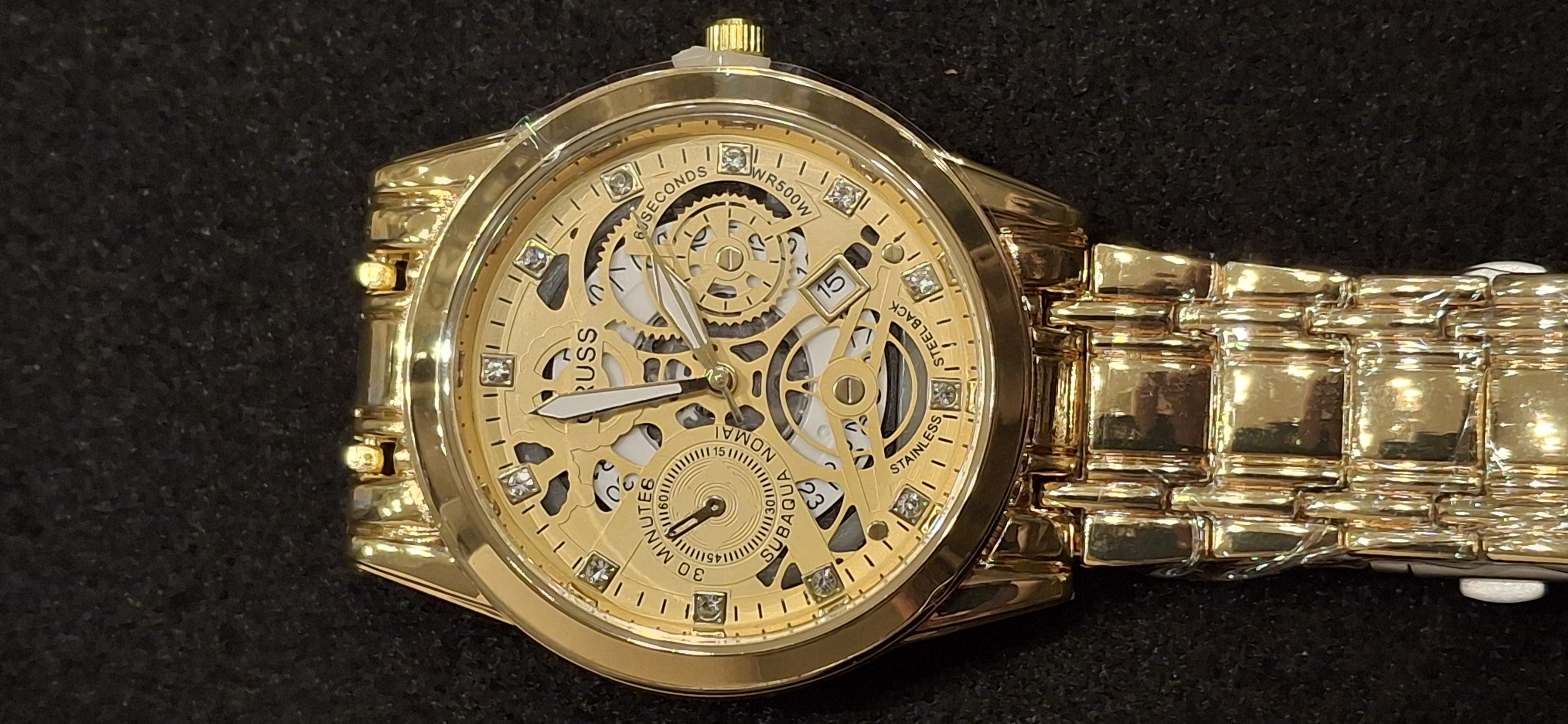 Montre squelette couleur dorée