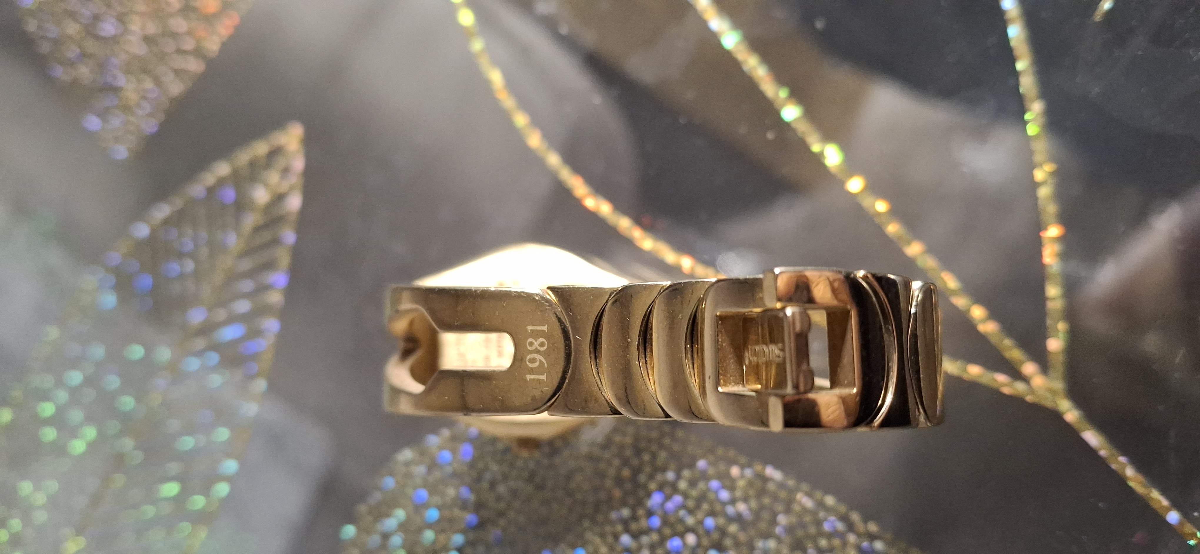 Montre Swatch dorée