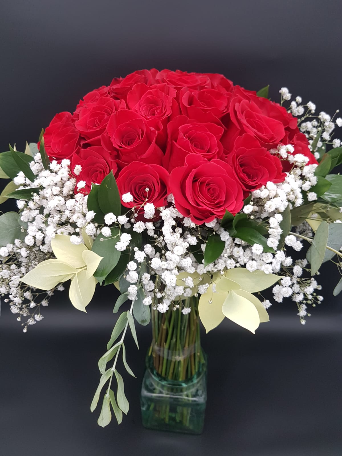 Ramo de rosas rojas (24 Unidades)