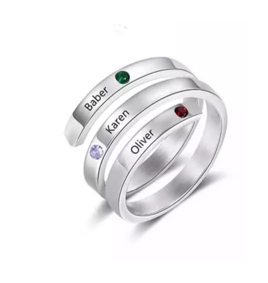 Anillo personalizado con tres nombres y piedras