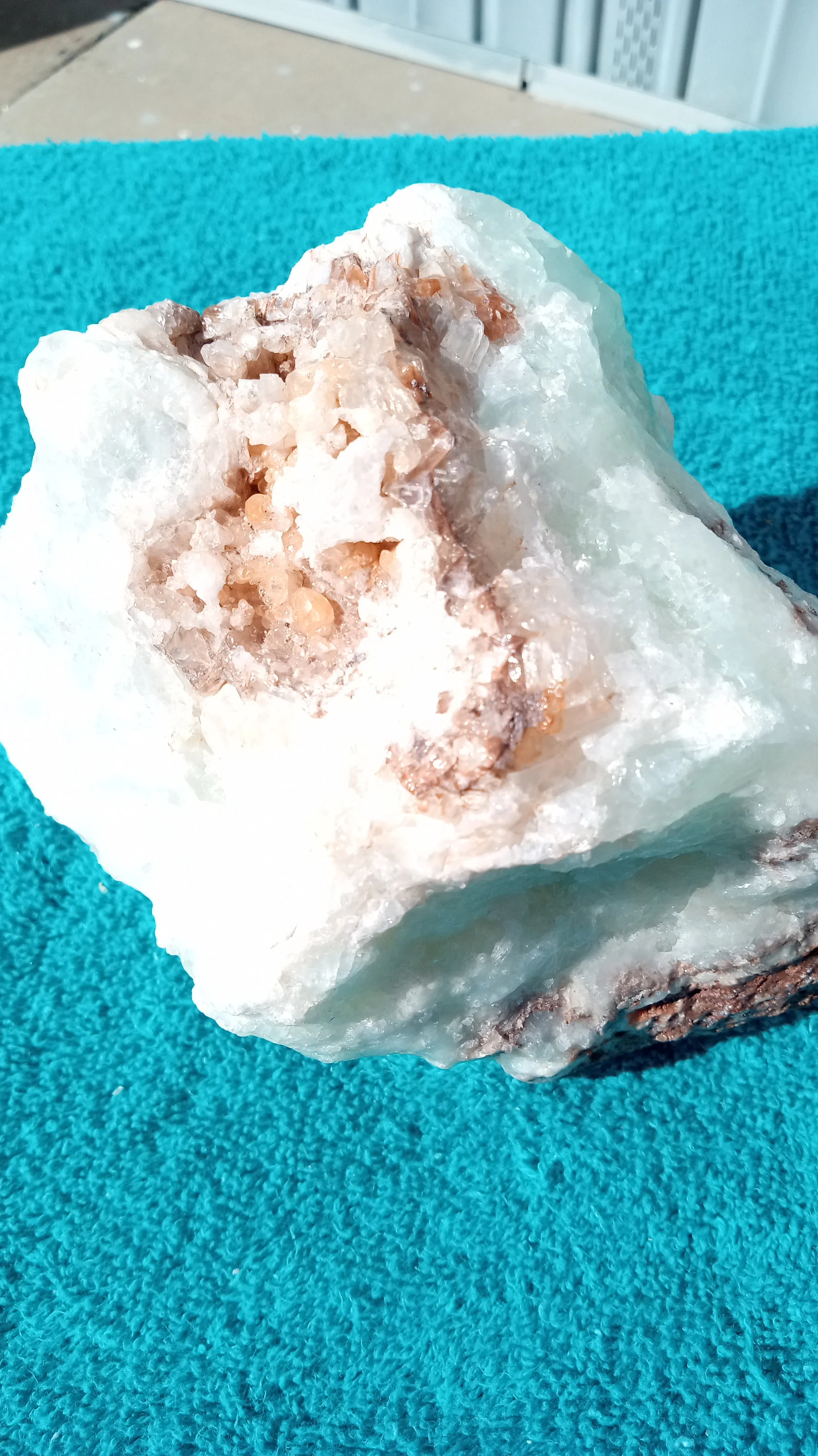 CALCITE WITH FERRUGINOUS QUARTZ