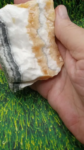 TRI-COLOR CALCITE 