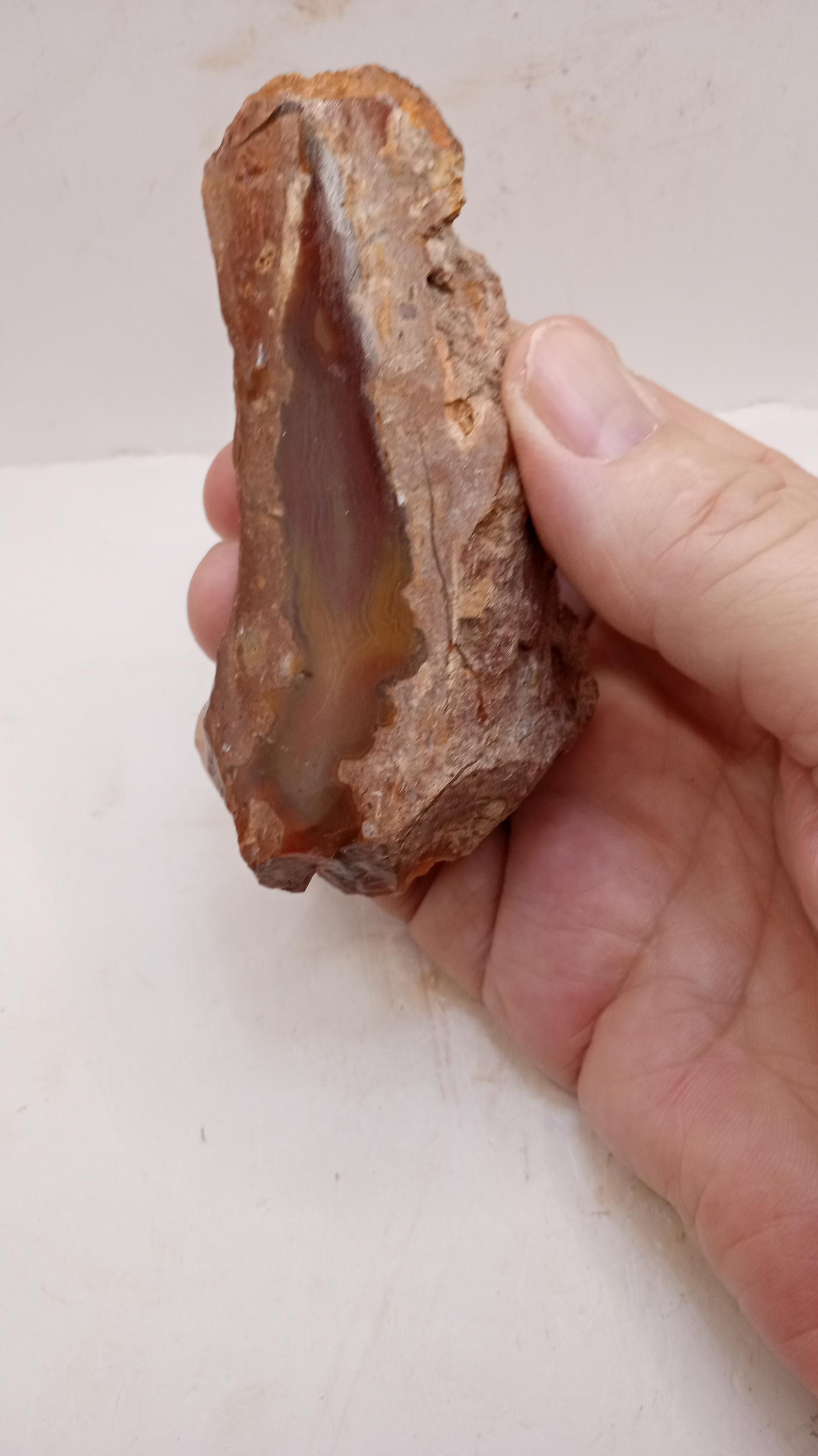 CARNELIAN AGATE MINERAL SPECIMEN 