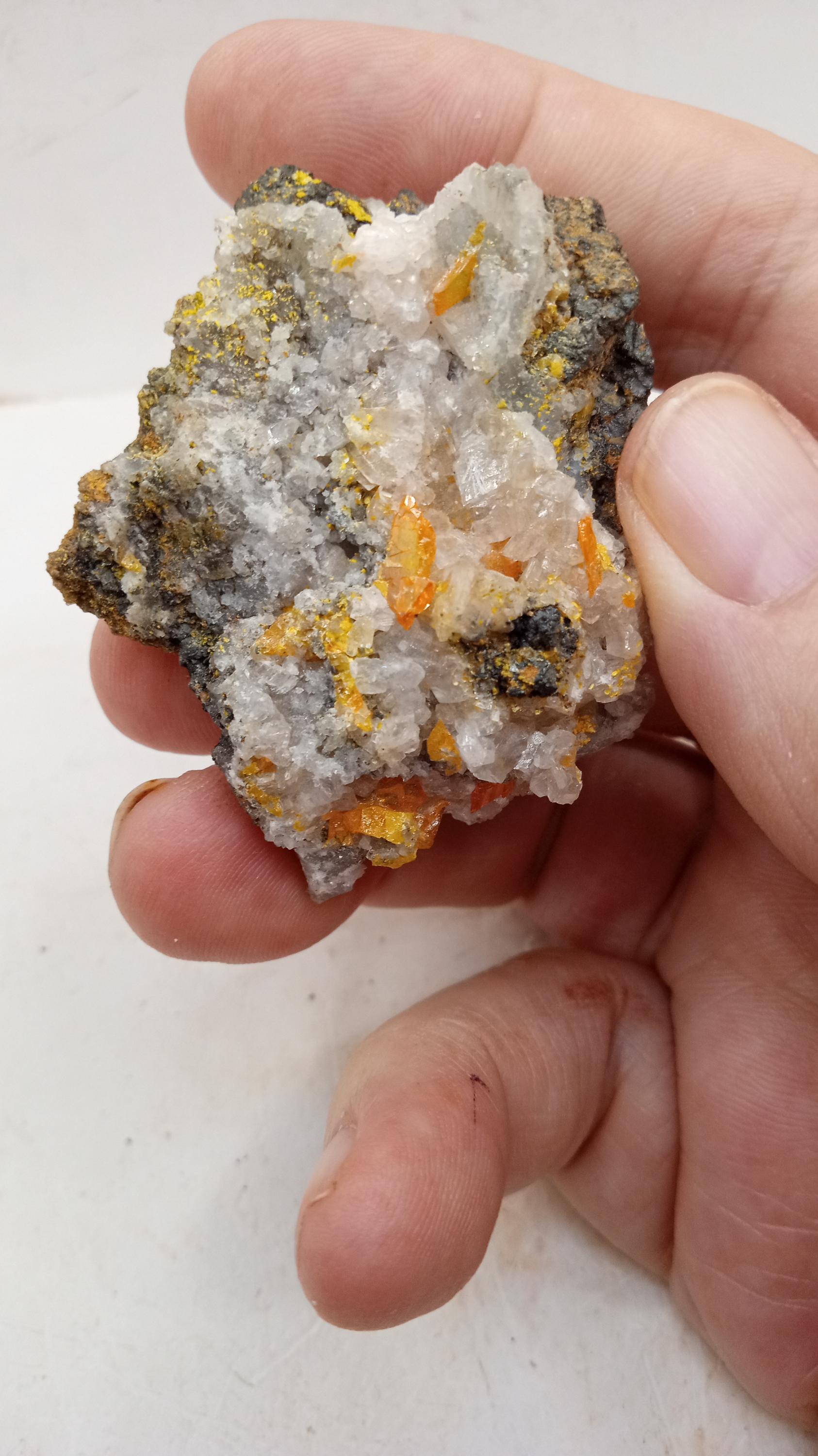 Wulfenite / Calcite beauty - Mexico -