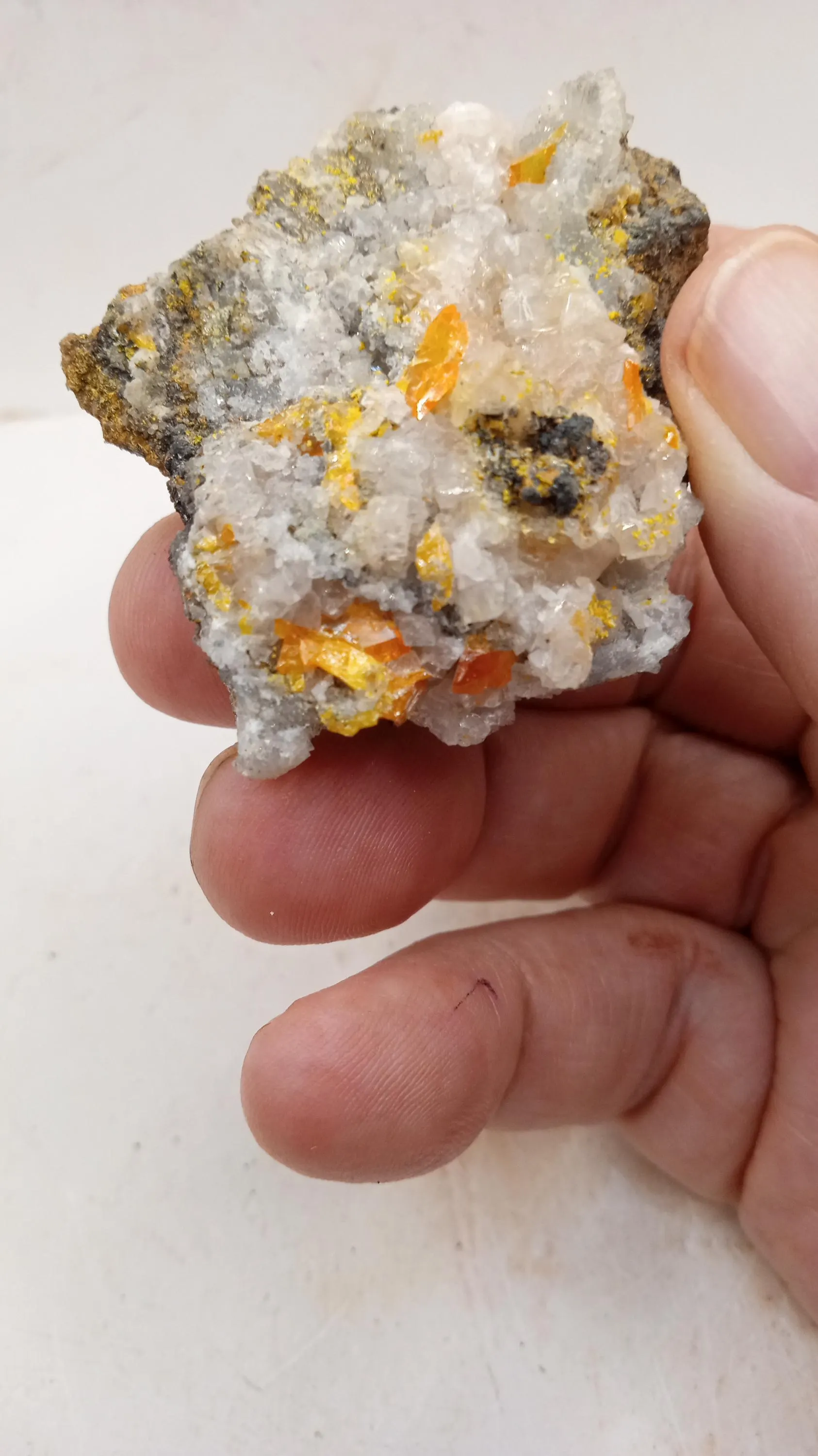 Wulfenite / Calcite beauty - Mexico -